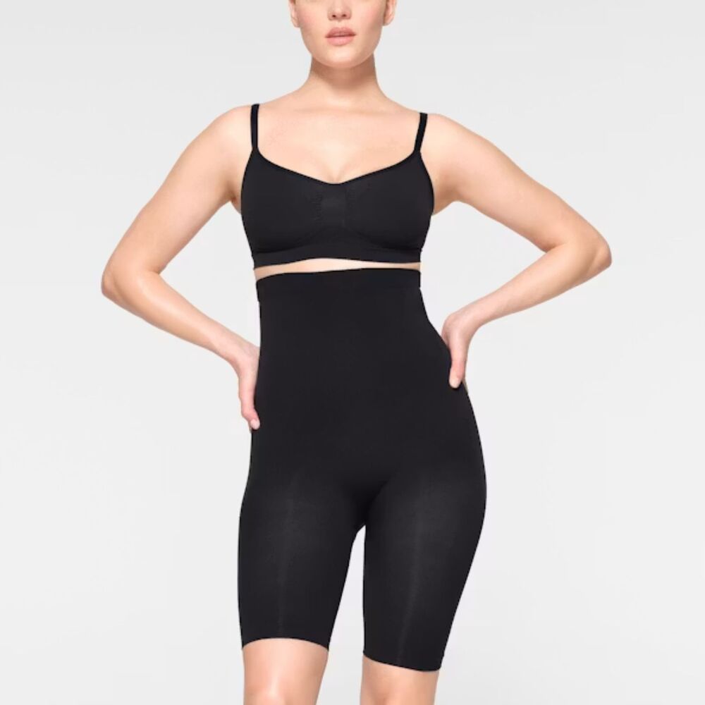 Skims Seamless Sculpt HIGH-WAISTED ABOVE THE KNEE SHORT LRG